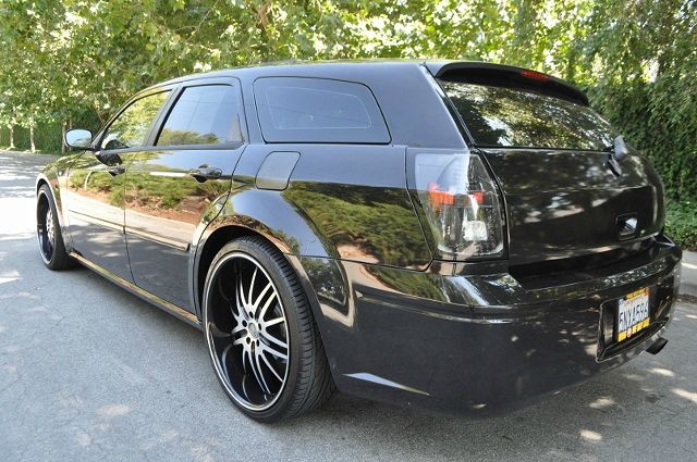 Dodge Magnum SE Wagon