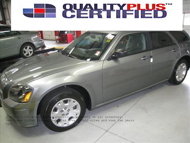 Dodge Magnum SE Wagon