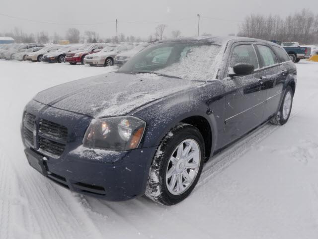 Dodge Magnum SE Wagon