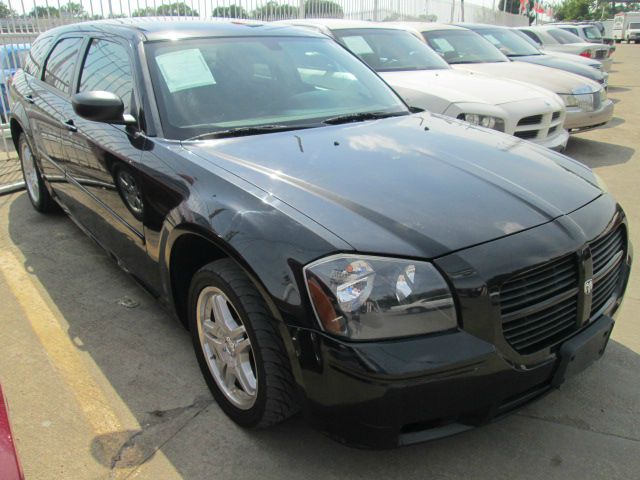 Dodge Magnum SE Wagon