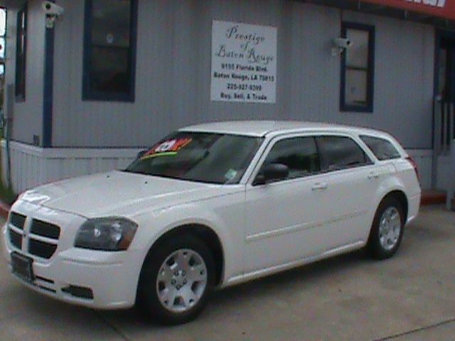 Dodge Magnum SE Wagon