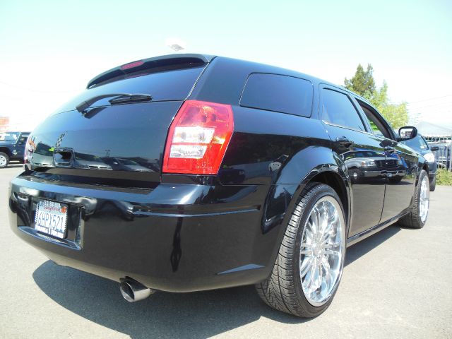 Dodge Magnum SE Wagon