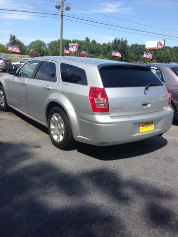 Dodge Magnum SE Wagon