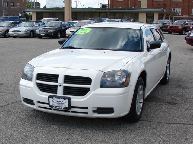 Dodge Magnum SE Wagon