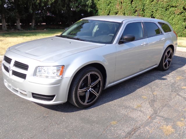 Dodge Magnum Base Wagon