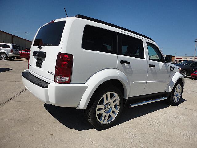 Dodge Nitro 2011 photo 2