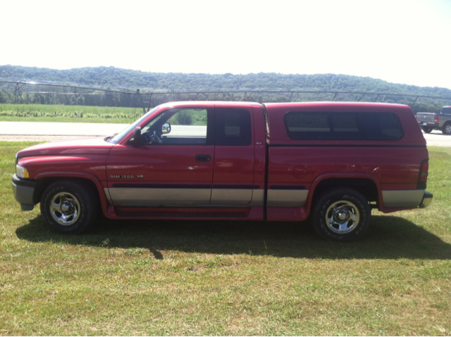 Dodge Ram 1500 4DR SDN XLE AT Pickup Truck