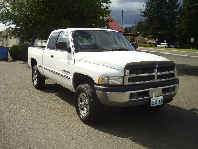 Dodge Ram 1500 SXT Ext Cab Pickup Truck