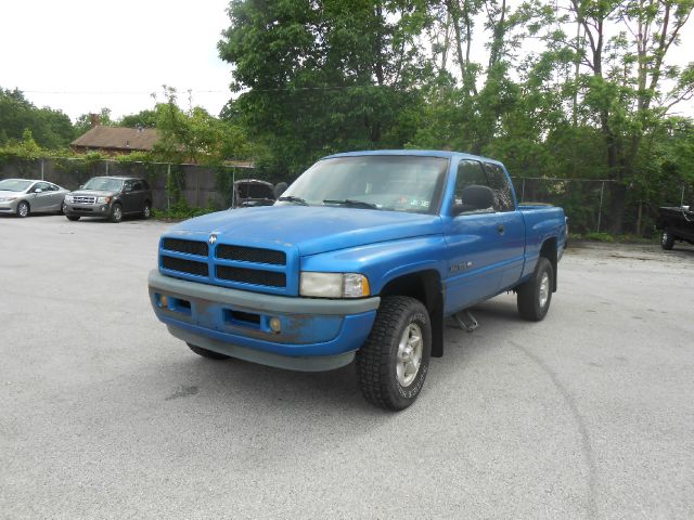 Dodge Ram 1500 SXT Ext Cab Pickup Truck