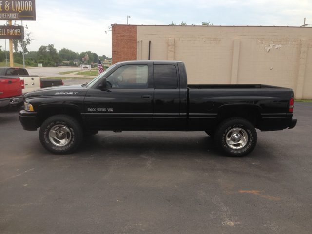 Dodge Ram 1500 1500 LT 4WD Pickup Truck