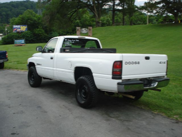 Dodge Ram 1500 Lariat - Crew Cab 4x4 Cap Pickup Truck