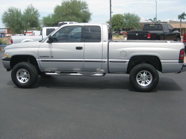 Dodge Ram 1500 1500 LT 4WD Pickup Truck