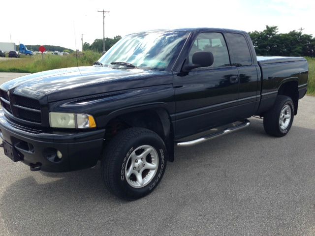 Dodge Ram 1500 1500 LT 4WD Pickup Truck