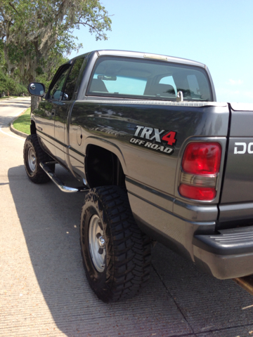 Dodge Ram 1500 1500 LT 4WD Pickup Truck