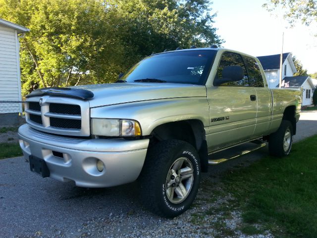 Dodge Ram 1500 1500 LT 4WD Pickup Truck