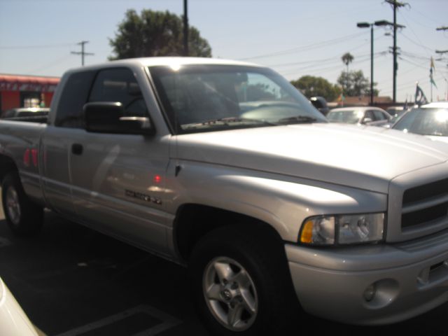 Dodge Ram 1500 2001 photo 2