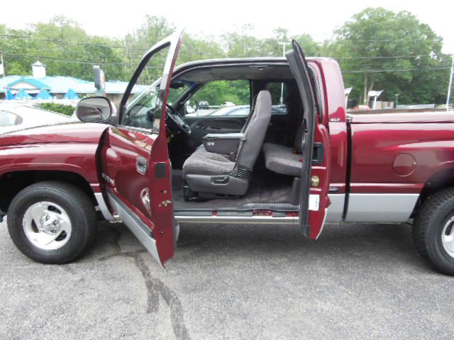 Dodge Ram 1500 1500 LT Crew Cab 4WD Pickup Truck