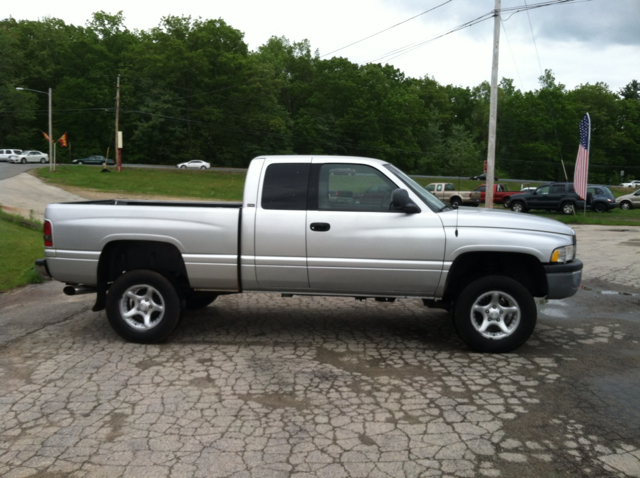 Dodge Ram 1500 1500 LT 4WD Pickup Truck