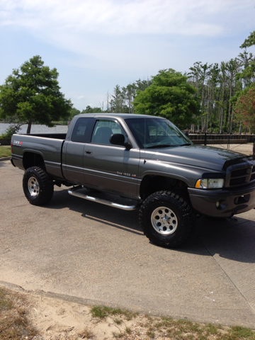 Dodge Ram 1500 1500 LT 4WD Pickup Truck