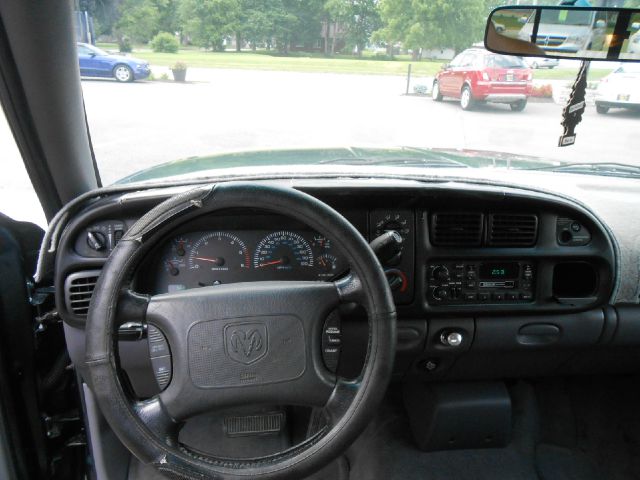 Dodge Ram 1500 1500 LT Crew Cab 4WD Pickup Truck