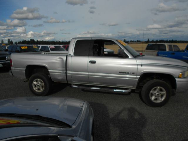 Dodge Ram 1500 1500 LT 4WD Pickup Truck