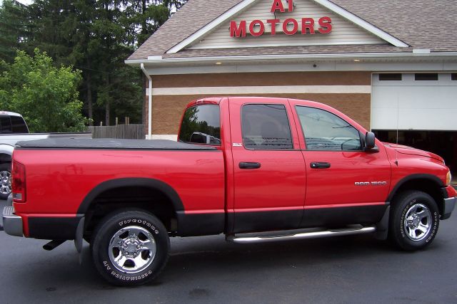 Dodge Ram 1500 4X2 Extended CAB 122.9 IN Pickup Truck