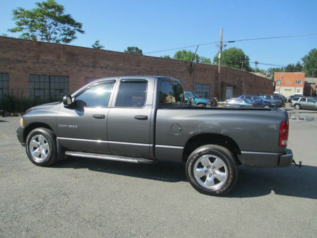 Dodge Ram 1500 4X2 Extended CAB 122.9 IN Pickup Truck