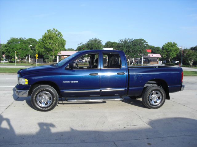 Dodge Ram 1500 Ext WT Pickup Truck