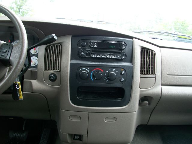 Dodge Ram 1500 2004 photo 3