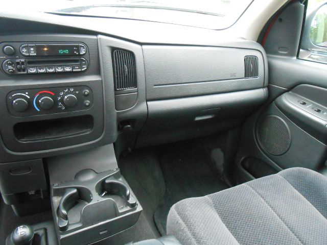 Dodge Ram 1500 2004 photo 2