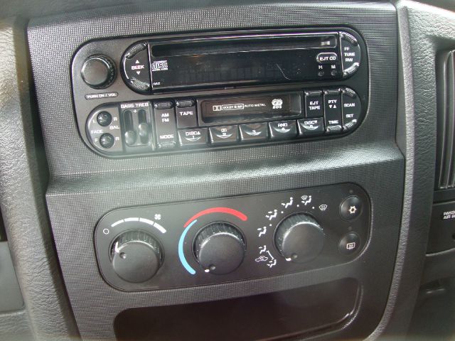 Dodge Ram 1500 2004 photo 9