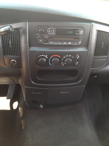 Dodge Ram 1500 2004 photo 2