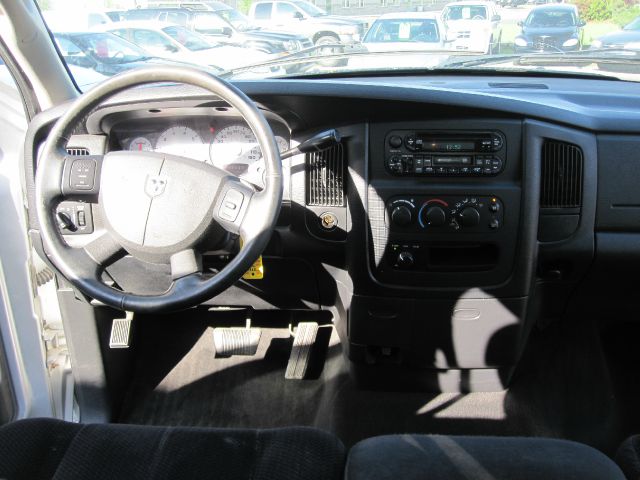 Dodge Ram 1500 2004 photo 5