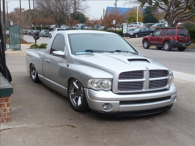 Dodge Ram 1500 2004 photo 2