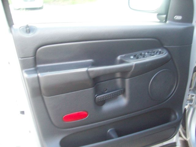 Dodge Ram 1500 2004 photo 3