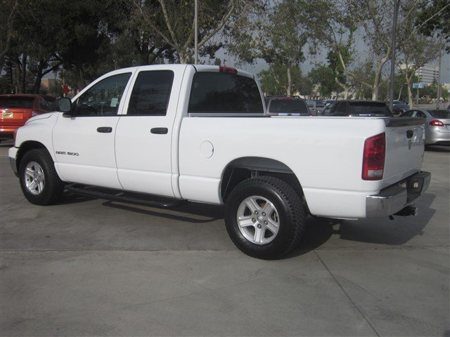 Dodge Ram 1500 2006 photo 2