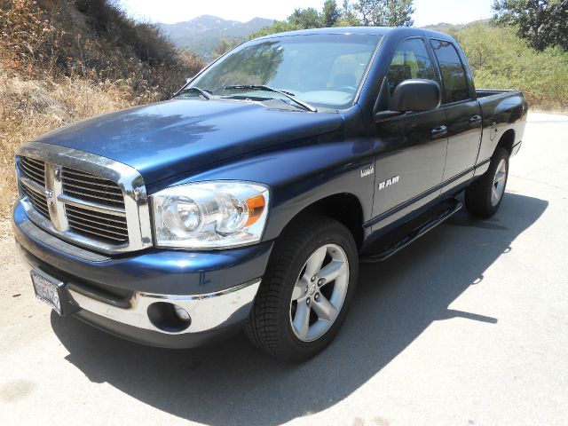 Dodge Ram 1500 SLT 4WD Crew Cab Pickup Truck