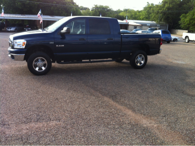 Dodge Ram 1500 SLE1 Ext. Cab 4WD Pickup Truck