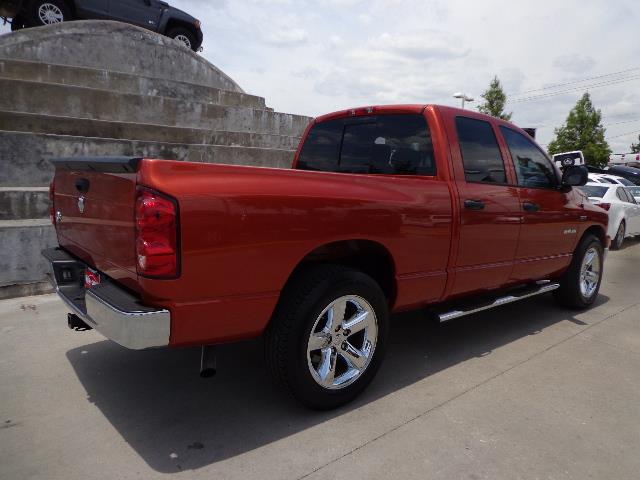 Dodge Ram 1500 Quad Cab HEMI SLT Pickup Truck