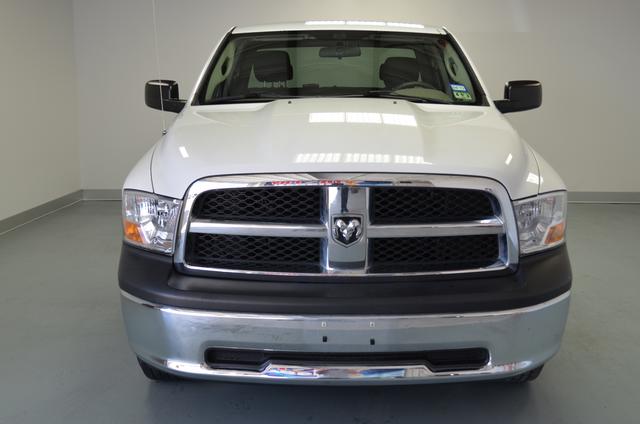 Dodge Ram 1500 2010 photo 2