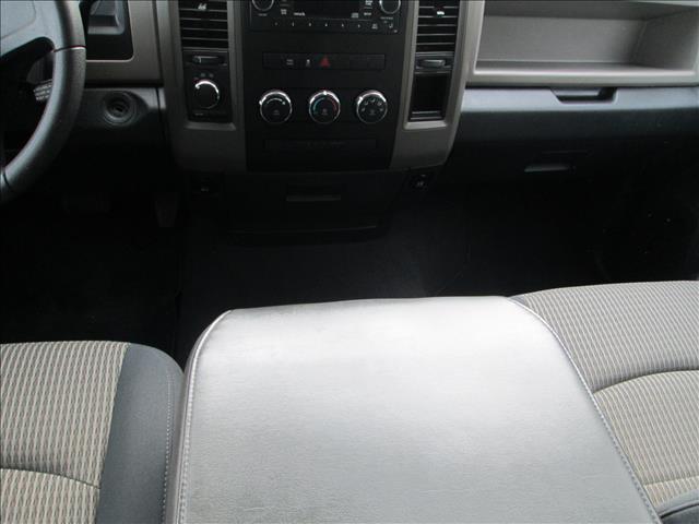 Dodge Ram 1500 2010 photo 2