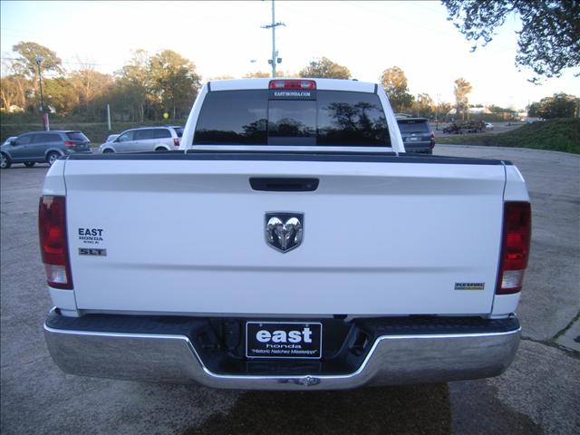 Dodge Ram 1500 2011 photo 2