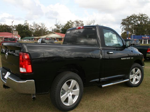 Dodge Ram 1500 2011 photo 2