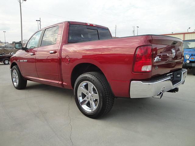 Dodge Ram 1500 2011 photo 2