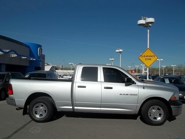 Dodge Ram 1500 2011 photo 2