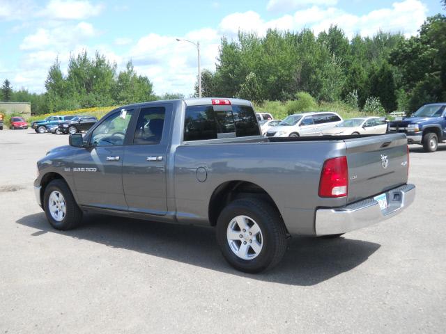 Dodge Ram 1500 2011 photo 2