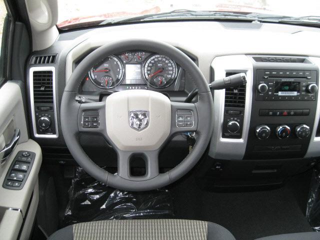 Dodge Ram 1500 2012 photo 2