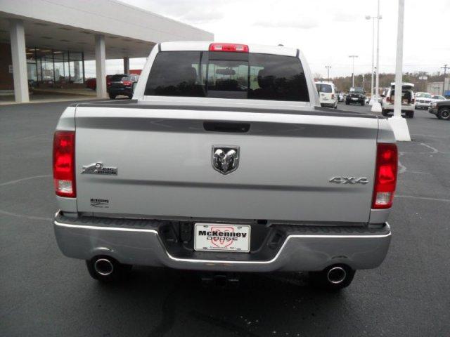 Dodge Ram 1500 2012 photo 2