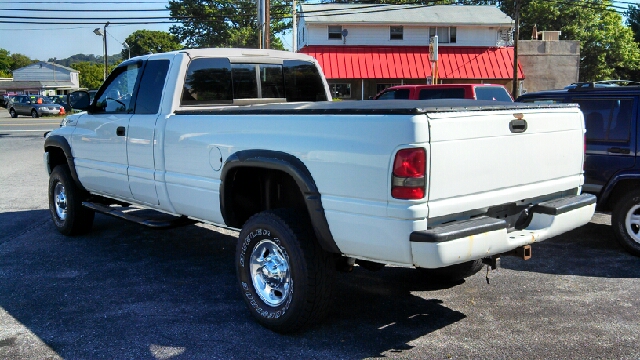 Dodge Ram 2500 2001 photo 2