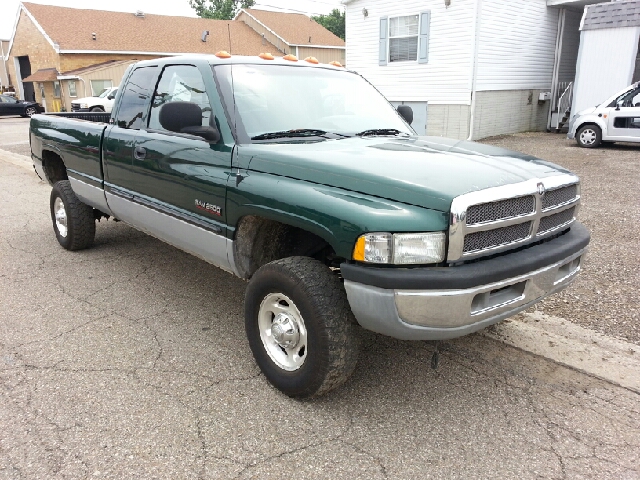 Dodge Ram 2500 Z71 4X4 CREW CAB Pickup Truck